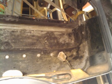 7. This is how the boot was when I brought the car...I thought it was abit small so i investigated into expanding it....